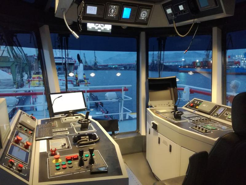 Real tug bridge equipment